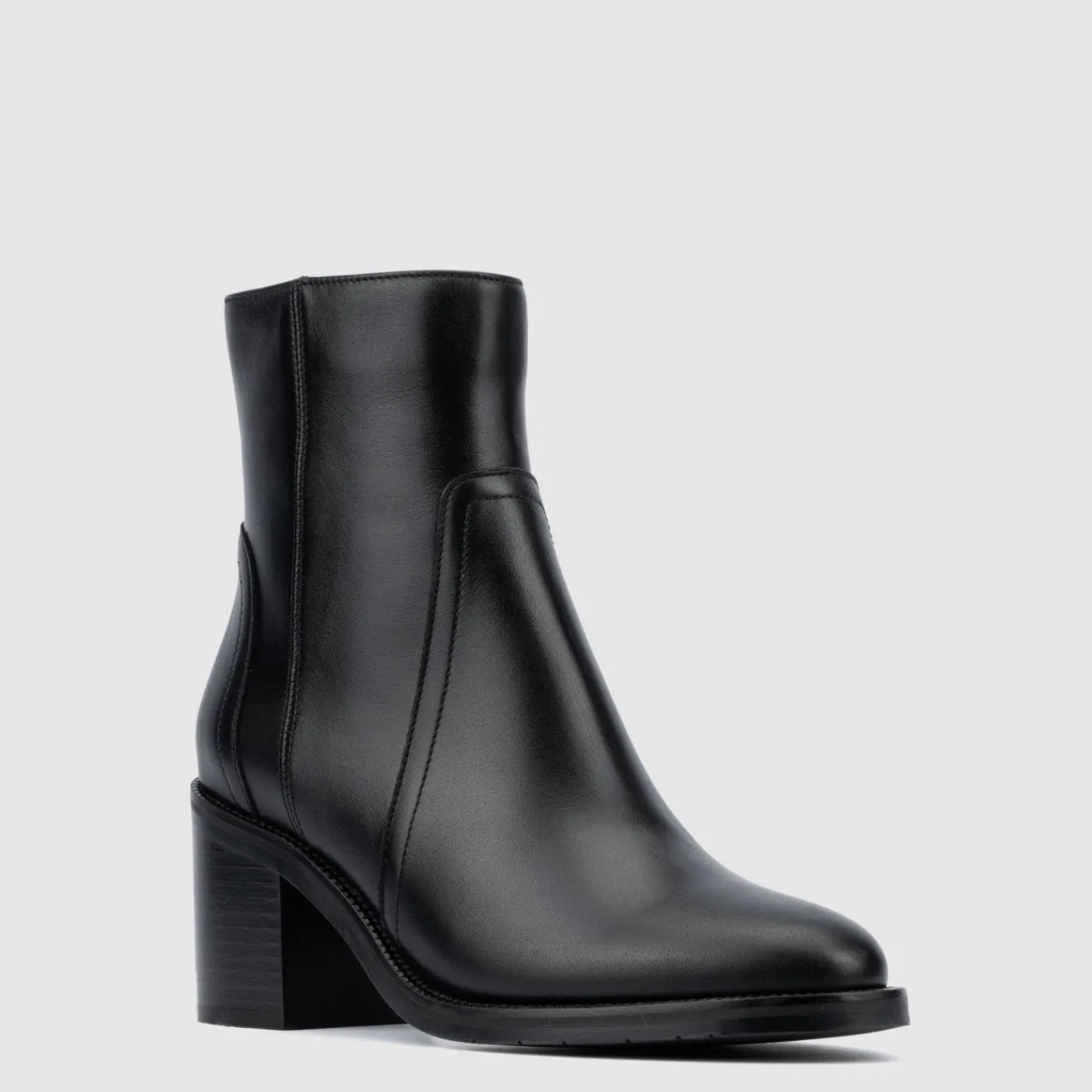 janella_1-3.webp Boots^Aquatalia Janella Black
