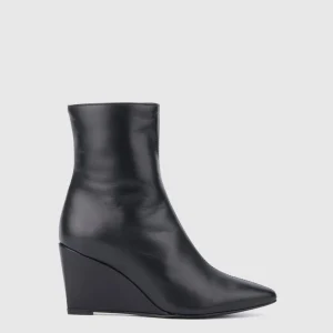 Boots^Aquatalia Pauletta Black