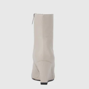 Boots^Aquatalia Pauletta Ivory